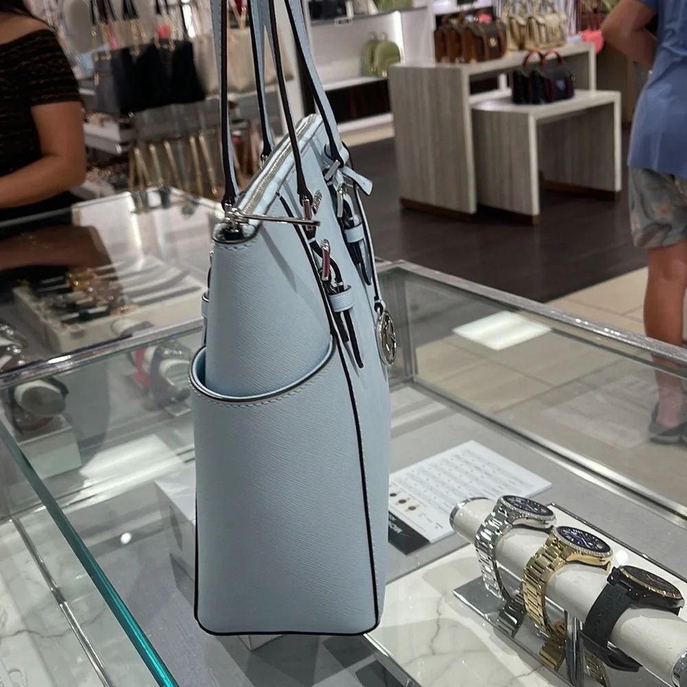 MICHAEL KORS Charlotte Large Leather Top-Zip Tote
Vista Blue
NWT - Picture 8 of 16